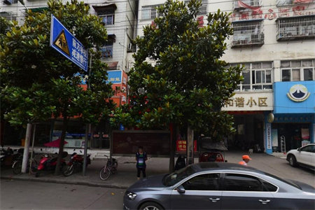 朝阳花苑，九楼，145平，精装套三双卫，带车位副房，